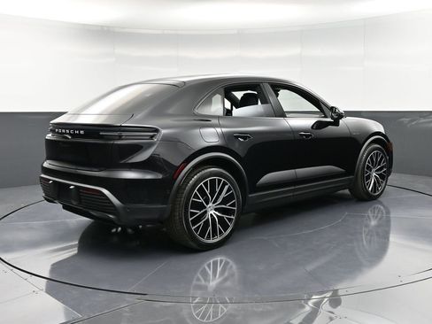 Certified 2025 Porsche Macan 4 Electric AWD/4WD image 8
