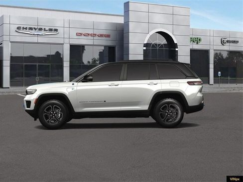 New 2023 Jeep Grand Cherokee Trailhawk w/ Advanced Protech Group II image 3