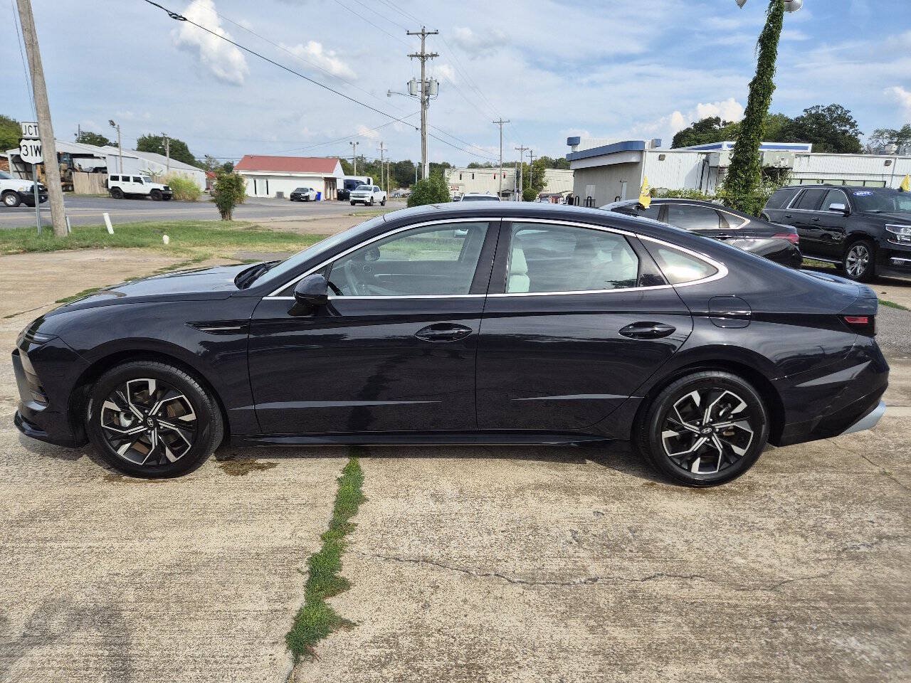 Used 2025 Hyundai Sonata SEL FWD image 2