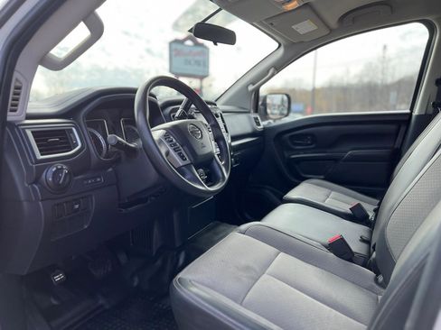 Used 2019 Nissan Titan S image 16