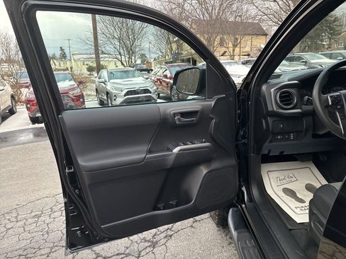 Used 2023 Toyota Tacoma TRD Sport image 27