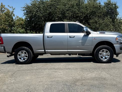 Used 2024 RAM 2500 Laramie AWD/4WD image 3