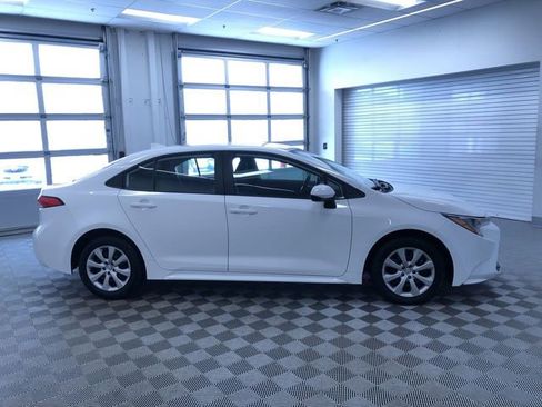 Used 2025 Toyota Corolla LE image 36