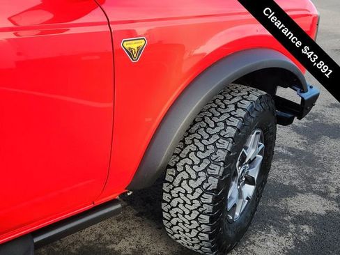 Used 2024 Ford Bronco Badlands image 15