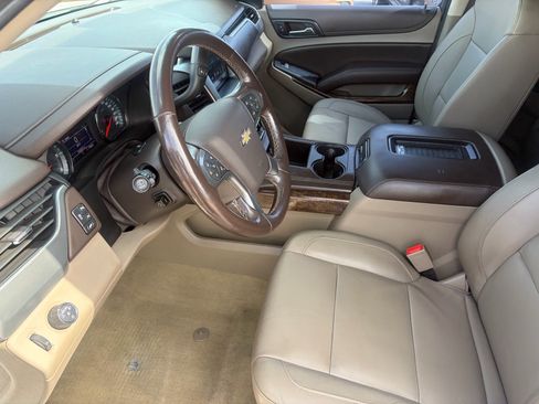 Used 2017 Chevrolet Suburban LT w/ Luxury Package RWD image 12
