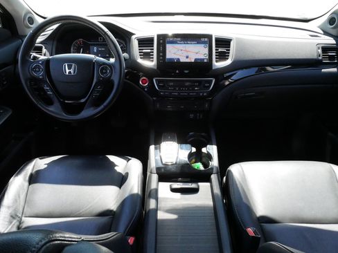 Used 2017 Honda Pilot Touring image 10