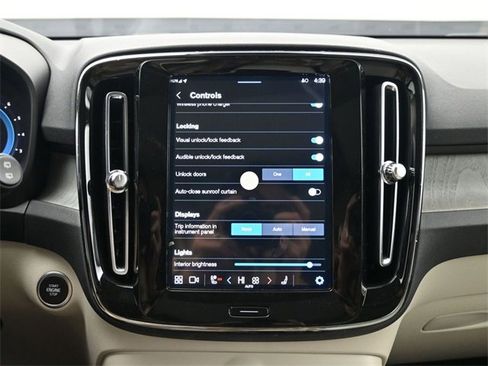 Used 2024 Volvo XC40 B5 Plus w/ Protection Package Premier image 17