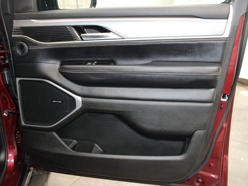 Used 2025 Jeep Wagoneer L Series II w/ 8-pass Seating Package image 36