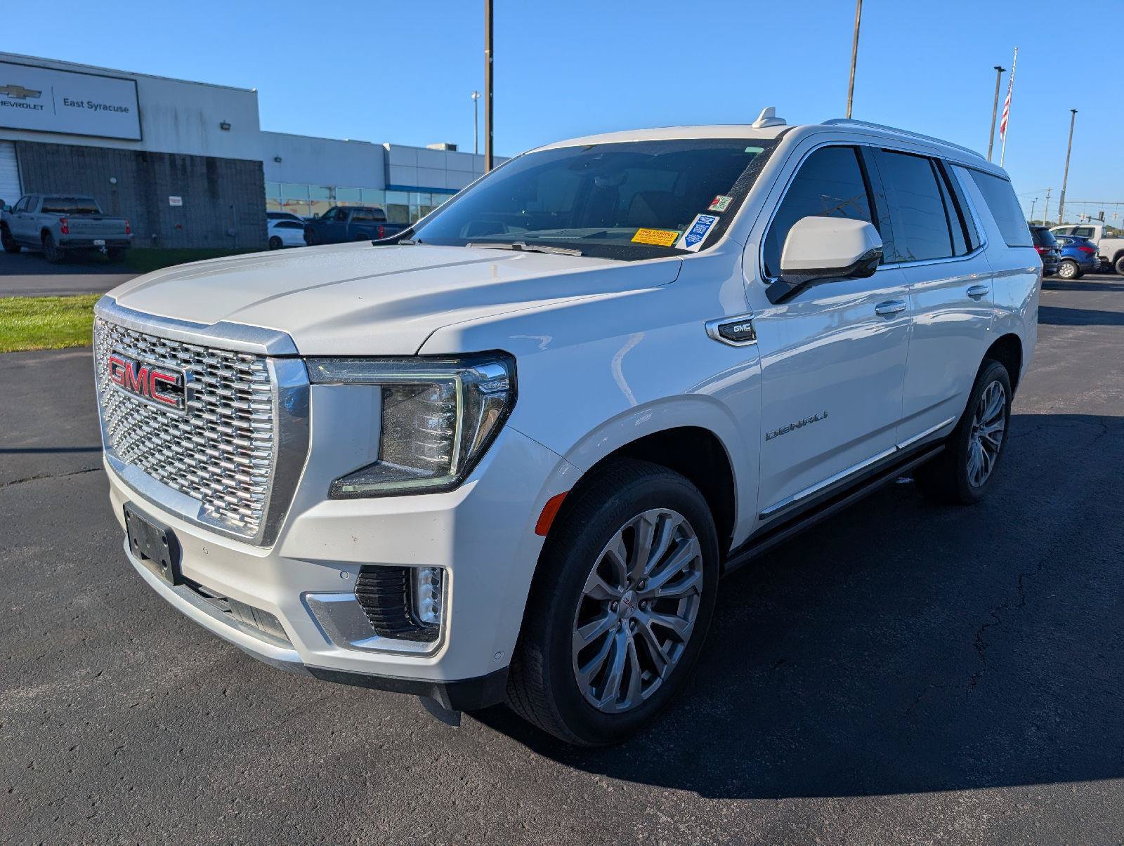 Used 2023 GMC Yukon Denali w/ Advanced Technology Package AWD/4WD image 4