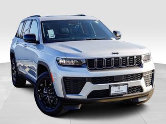 New 2026 Jeep Grand Cherokee Altitude RWD video 2