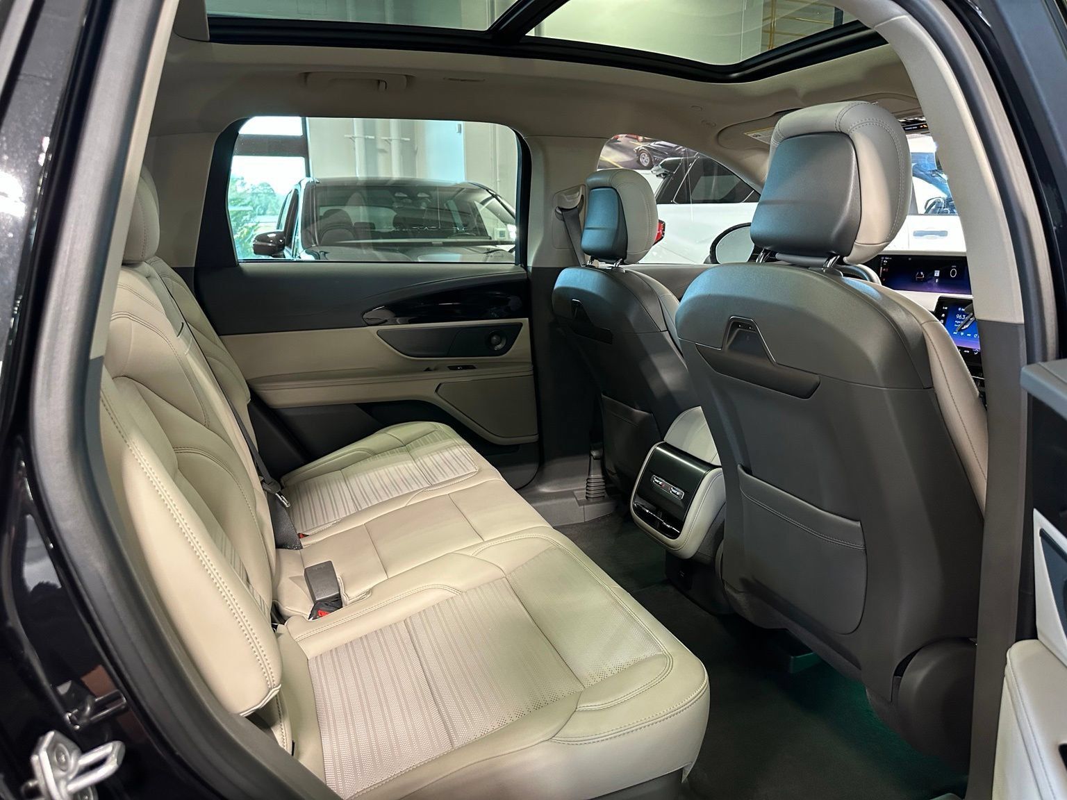 Used 2025 Lincoln Nautilus Reserve AWD/4WD image 47
