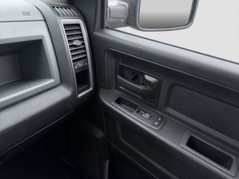 Used 2018 RAM 1500 Express image 17