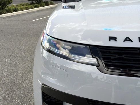 New 2026 Land Rover Range Rover Sport Dynamic SE AWD/4WD image 9