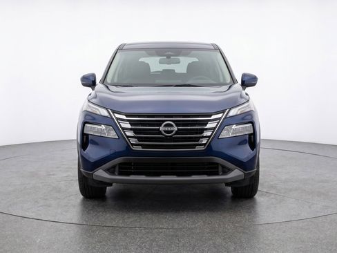 Used 2025 Nissan Rogue SV FWD image 2