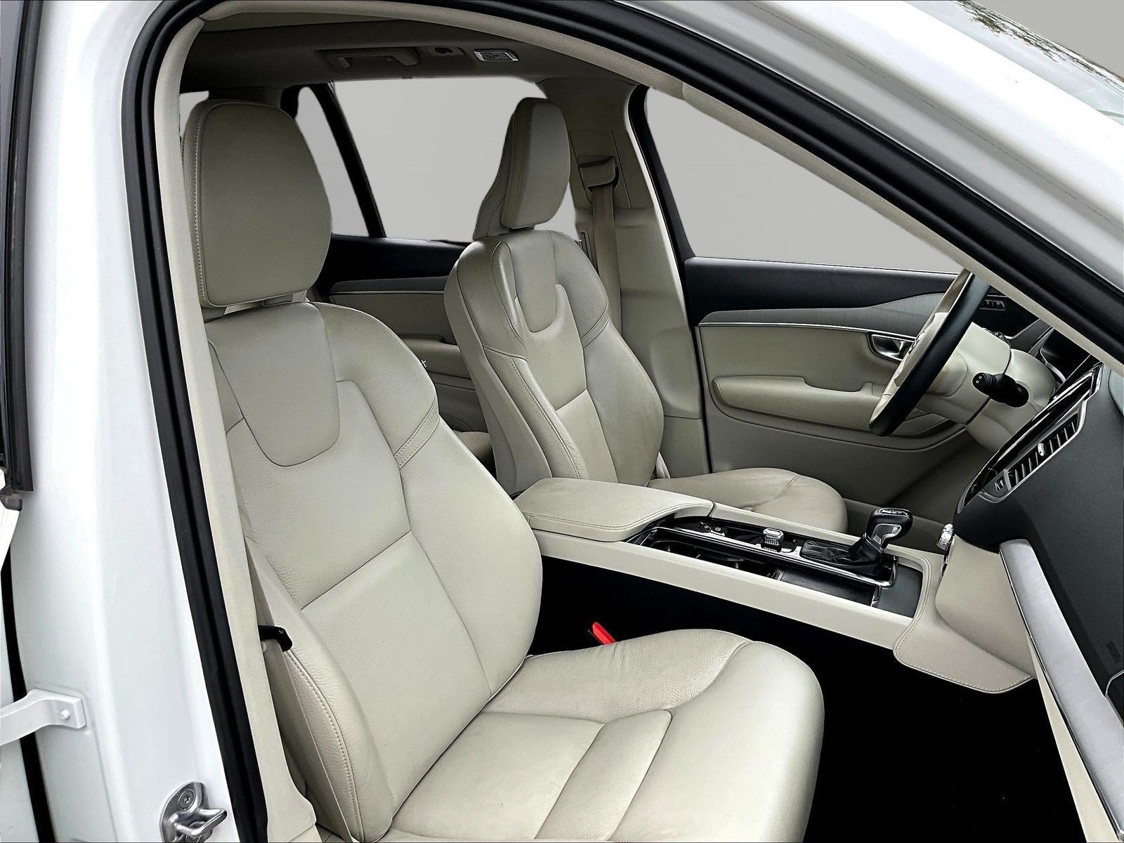 Used 2022 Volvo XC90 T5 Momentum AWD/4WD image 30