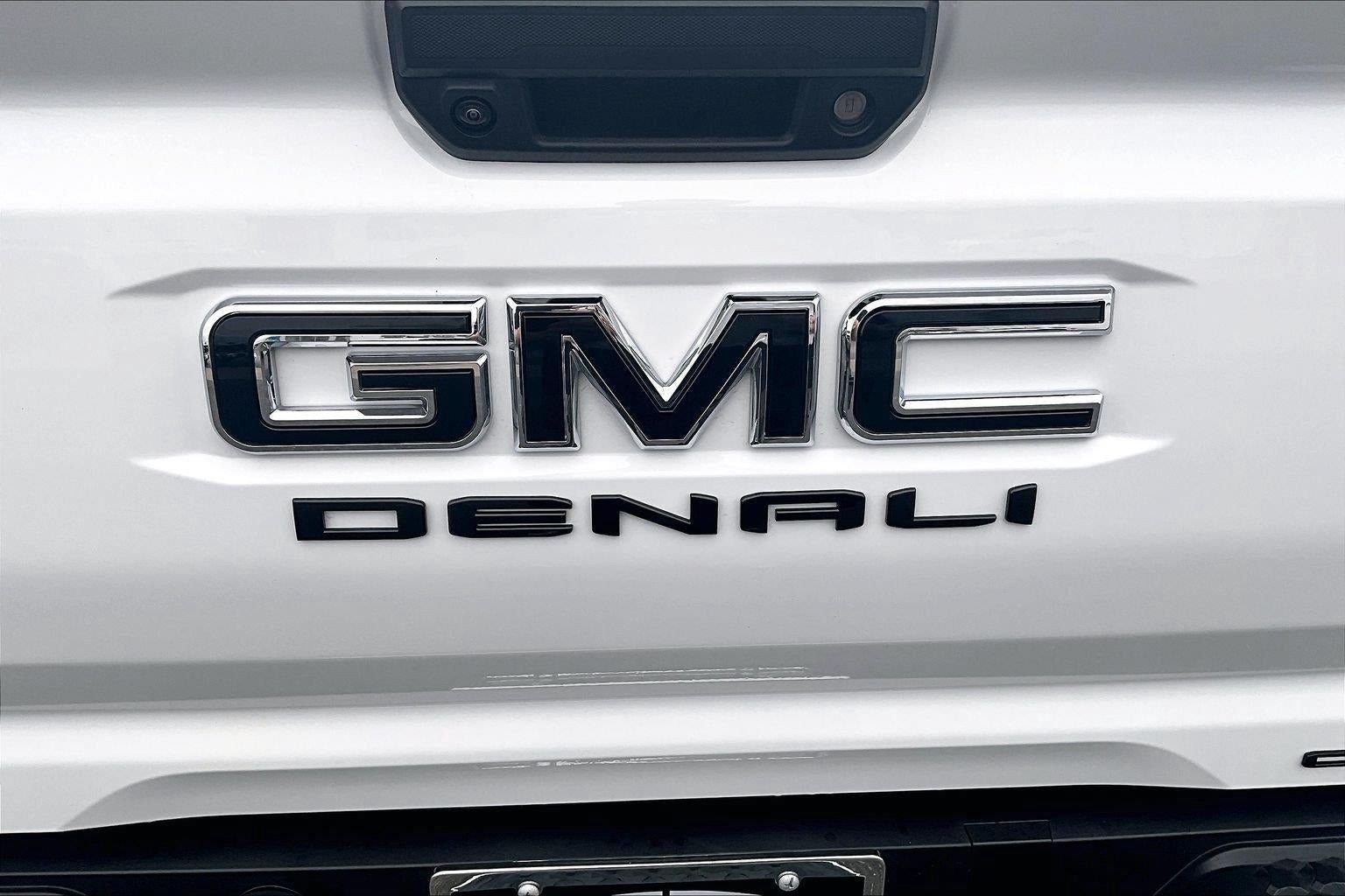 Used 2026 GMC Canyon Denali w/ LPO, Black Badging Package AWD/4WD image 6