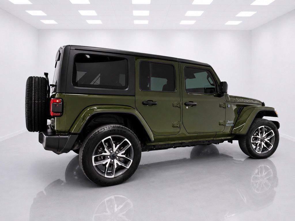 Used 2024 Jeep Wrangler Unlimited w/ Convenience Group AWD/4WD image 4