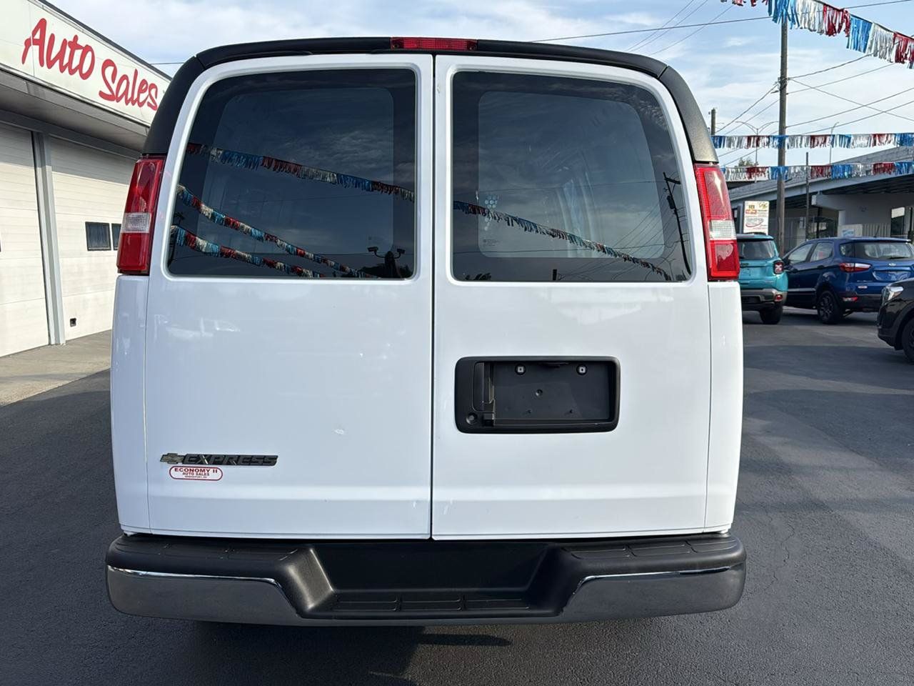 Used 2025 Chevrolet Express 2500 w/ Driver Convenience Package RWD image 4