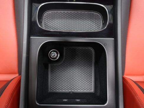 Used 2022 Bentley Bentayga AWD/4WD image 53