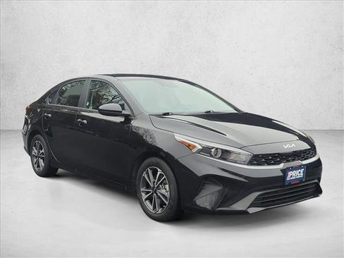 Used 2024 Kia Forte LXS image 3