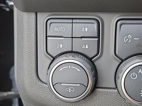 Used 2021 Chevrolet Tahoe Z71 w/ Z71 Off-Road Package image 24