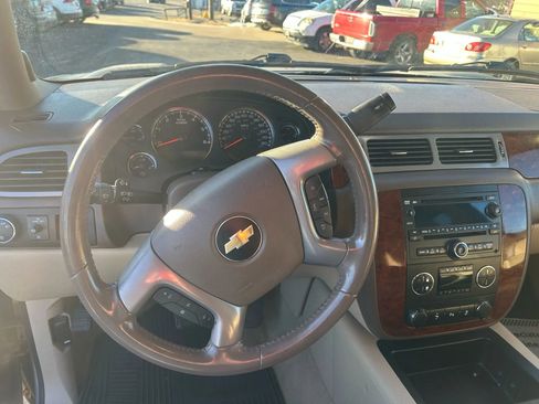 Used 2014 Chevrolet Tahoe LT w/ Luxury Package image 19