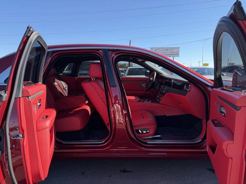 Used 2024 Rolls-Royce Ghost image 38