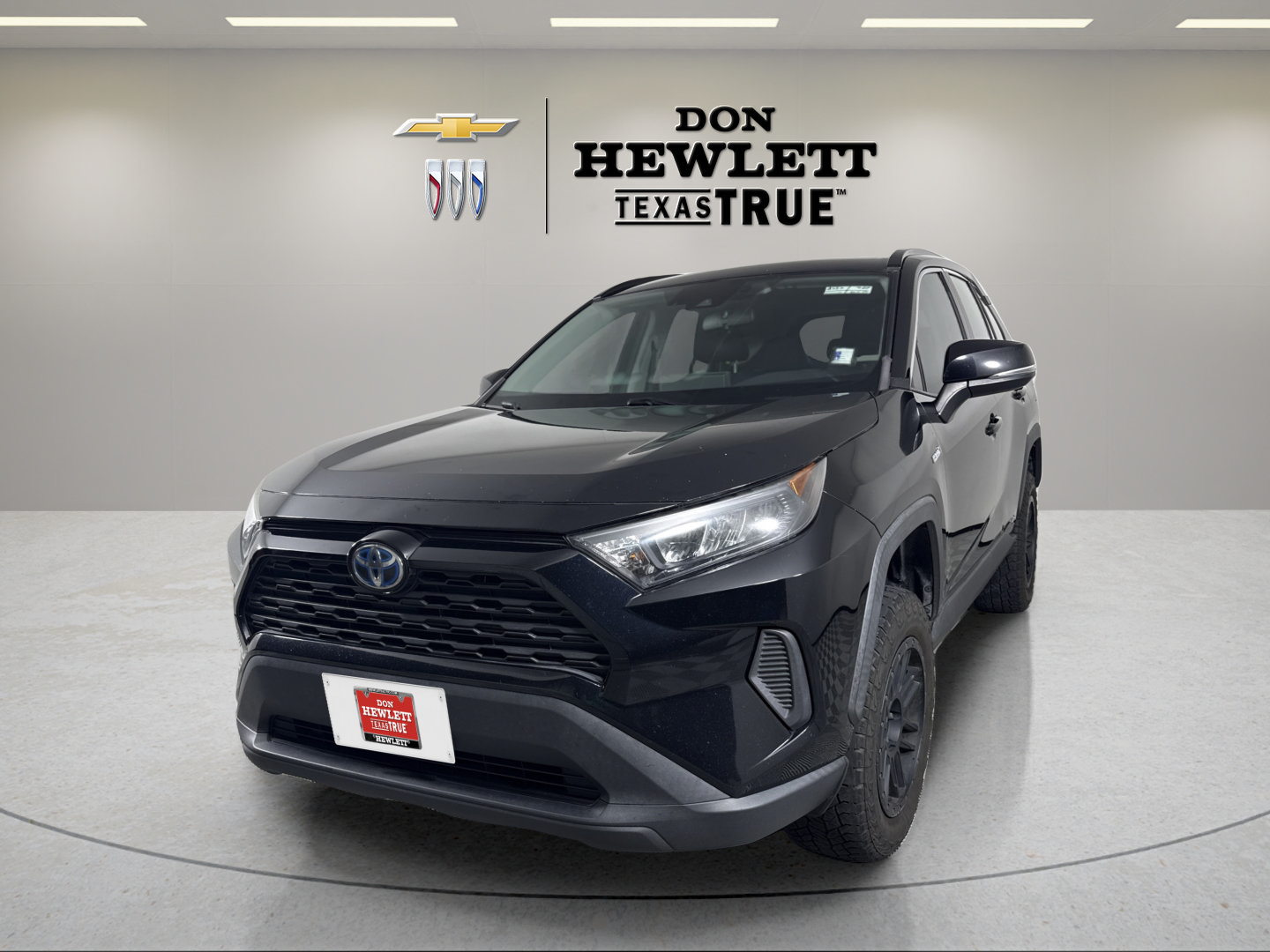Used 2019 Toyota RAV4 LE AWD/4WD image 1