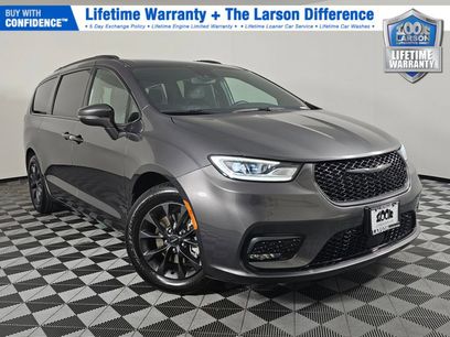 Used 2021 Chrysler Pacifica Touring-L w/ Uconnect Theater Family Group