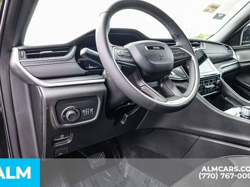 Used 2025 Jeep Grand Cherokee Altitude AWD/4WD image 28