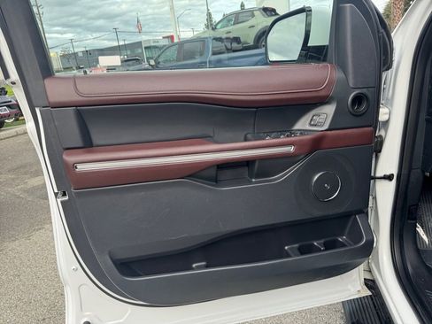 Used 2024 Ford Expedition Limited image 11