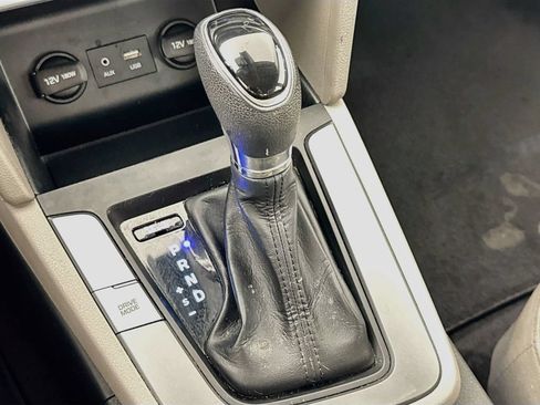 Used 2020 Hyundai Elantra SEL FWD image 17