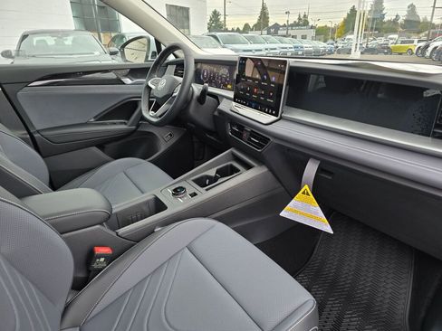 New 2026 Volkswagen Tiguan SE image 36