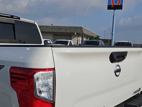 Used 2019 Nissan Titan PRO-4X AWD/4WD image 23