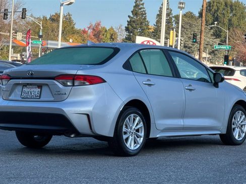 Certified 2023 Toyota Corolla LE image 3