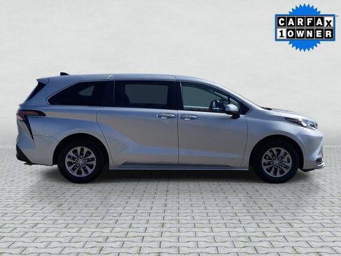 Certified 2025 Toyota Sienna LE image 10