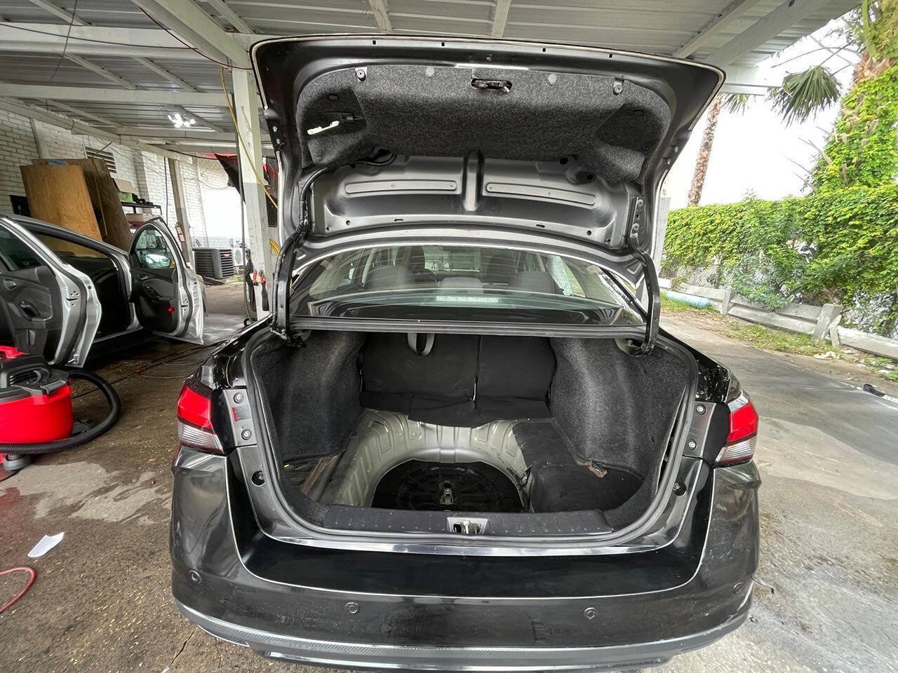 Used 2021 Nissan Versa SV FWD image 14