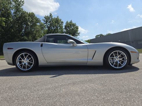 Used 2006 Chevrolet Corvette Convertible w/ Preferred Equipment Group RWD image 13