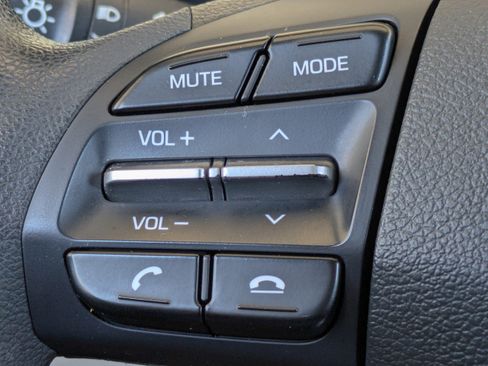 Used 2020 Hyundai Elantra SE FWD image 20