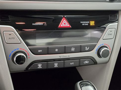 Used 2017 Hyundai Elantra Limited image 30