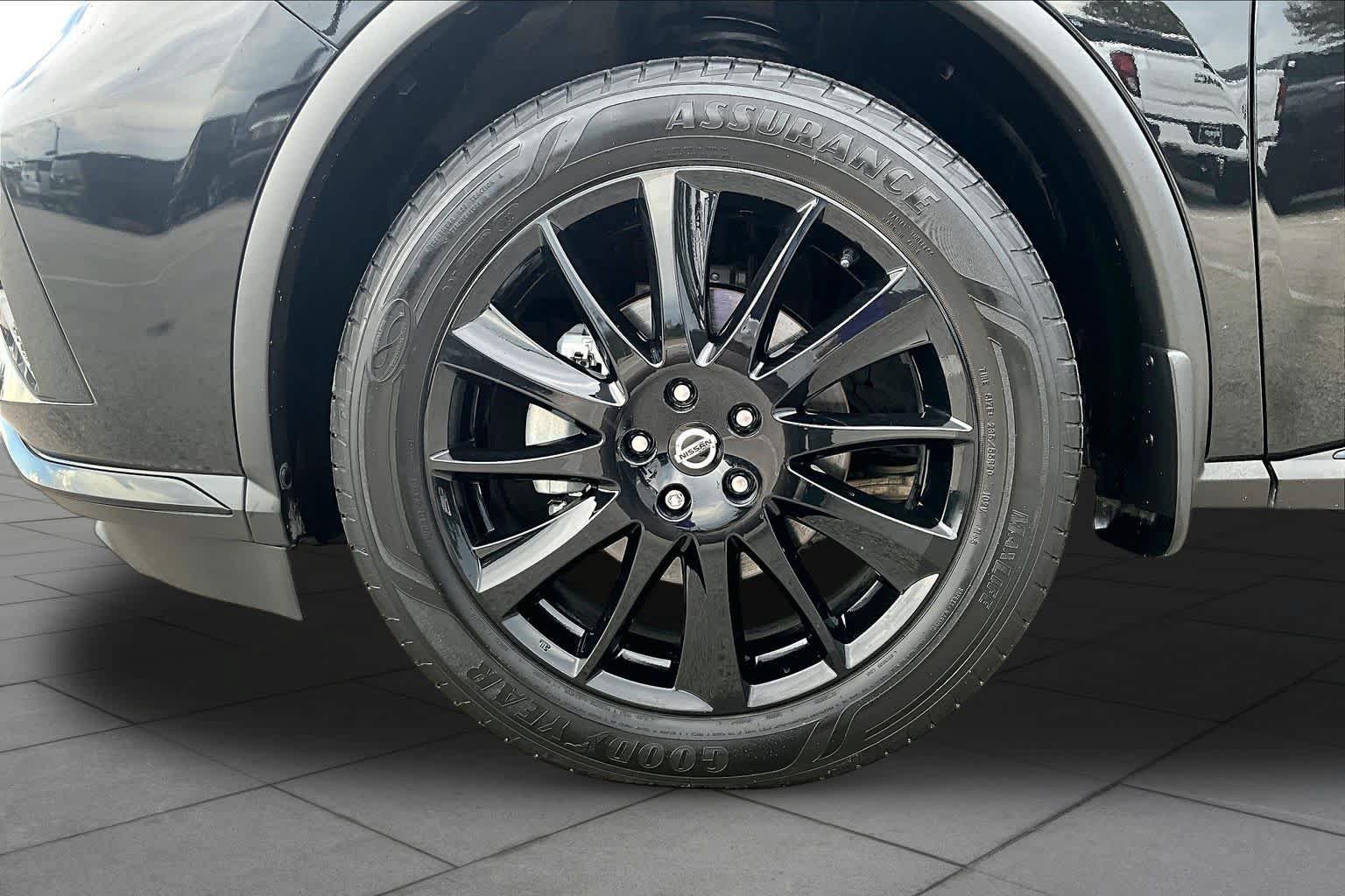 Used 2022 Nissan Murano SV w/ SV Midnight Edition Package FWD image 11