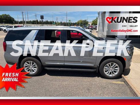 Used 2023 GMC Yukon SLT w/ SLT Premium Package AWD/4WD image 4