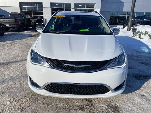Used 2019 Chrysler Pacifica Limited w/ Tire & Wheel Group image 12