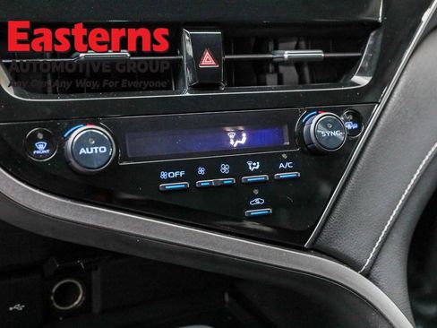 Used 2022 Toyota Camry SE image 19