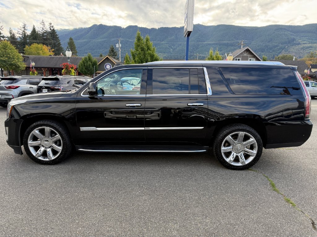 Used 2019 Cadillac Escalade ESV Luxury AWD/4WD image 4