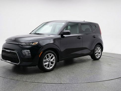 Used 2025 Kia Soul LX w/ LX Technology Package FWD image 3