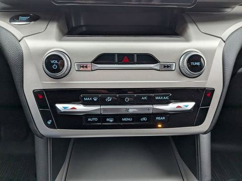 Used 2022 Ford Explorer XLT w/ Equipment Group 202A image 3