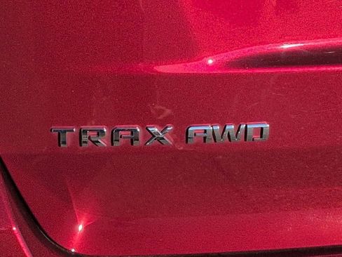 Used 2022 Chevrolet Trax LT w/ LT Convenience Package image 11