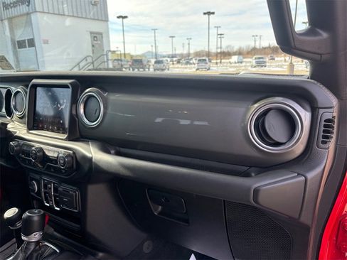 Used 2023 Jeep Gladiator Overland image 16