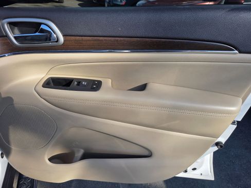 Used 2018 Jeep Grand Cherokee Limited image 13